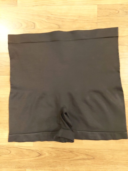 NWOT- AWESOME SKINNY GIRL BLACK SMOOTHERS & SHAPERS BOY SHORTS - Picture 9 of 10